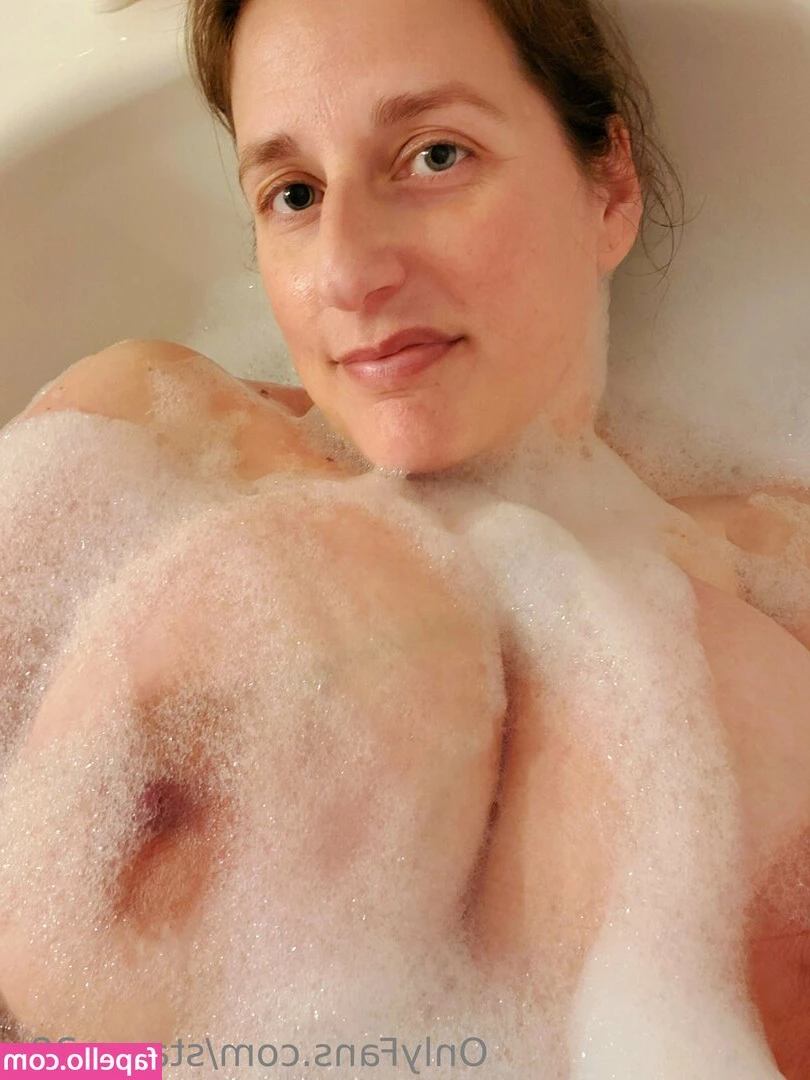 stacey38g - Gotta hold my Hair while im riding u