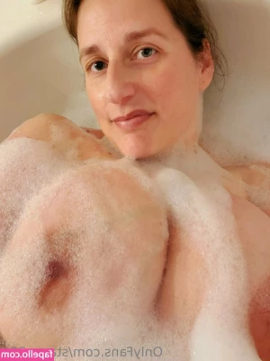 stacey38g - Gotta hold my Hair while im riding u