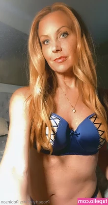 mrsrobinsonvip - Suck rub play with me Mmmm mmm