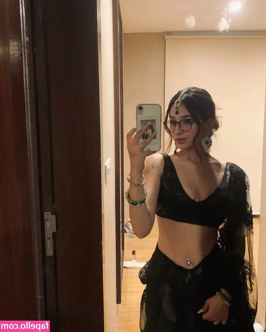 Krishangi Borah [ krishangi-borah ] - Hey yallll Hru doing on this sweet Friday?