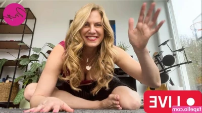 Marling Yoga [ marling-yoga ] - Bikini boobs