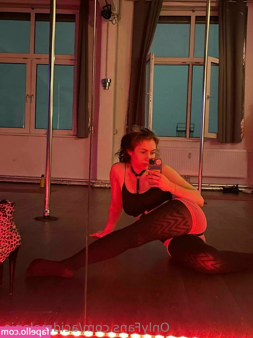 acidmelanie - Little sexy dance 💝 for you 💃🏼🍑👋🏽 …. Wanna see
