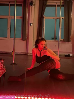 acidmelanie - Little sexy dance 💝 for you 💃🏼🍑👋🏽 …. Wanna see