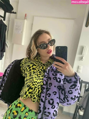 acidmelanie - Should we try roleplay in bed?
