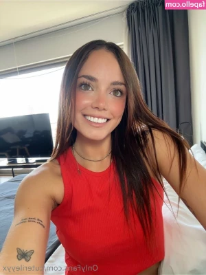 cuterileyyx - Do you want your coffee BLACK or with cream?