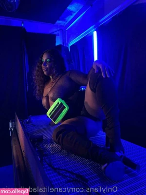canelitaladelbarrio - What would you do to me in these positions