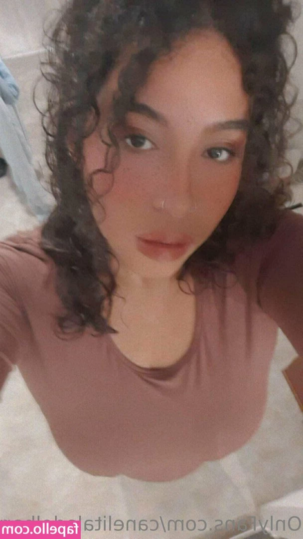 canelitaladelbarrio - Tight jeans teasing. A little bit of everything: booty, belly, camel