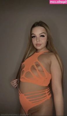 Amy White [ amy-white-2 ] - Go check those DMs