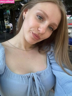 alice_19f [ alice-19f ] - Buckle up Bebe  feetpics