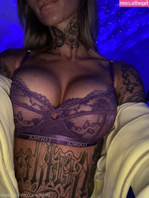 Kattpaow - Clothes off