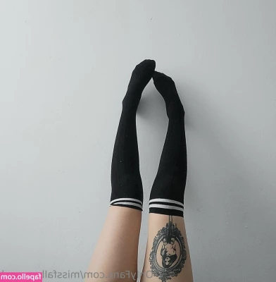 missfallenangel - 𝓒𝓪𝓷 𝓘 𝓫𝓮 𝔂𝓸𝓾𝓻 𝓰𝓪𝓶𝓮𝓻