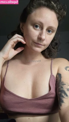 freerileyloonergirl - The always lovely tush of 🤤🤤 @xlynxdreamwalkerx