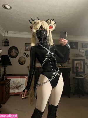 Gutknot - And I’m not wearing any knickers either 🖤 Like if you wanna see