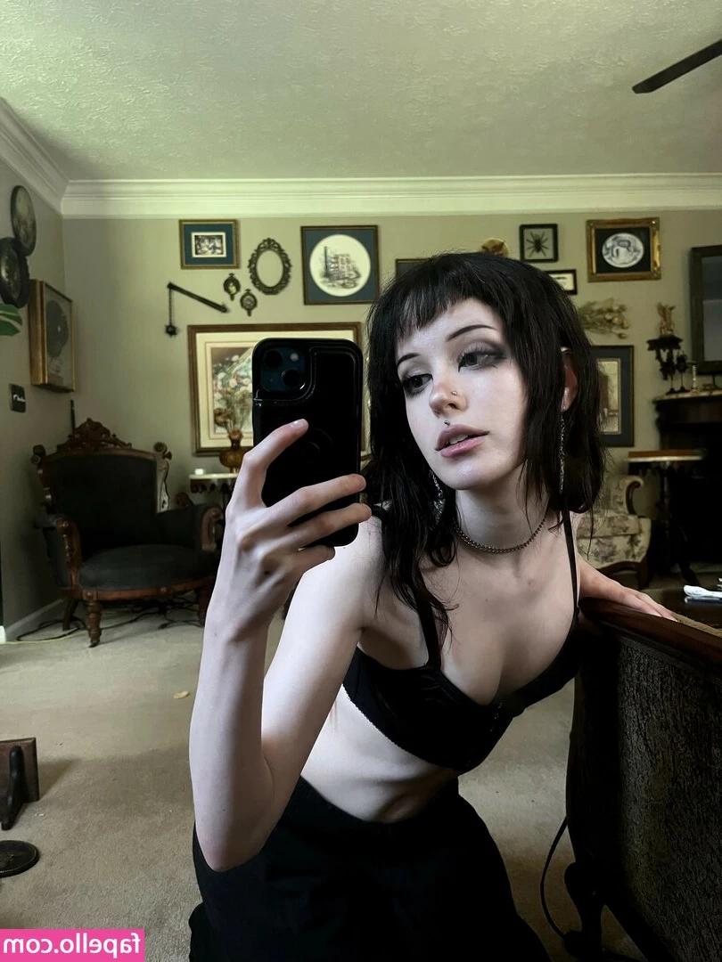 Gutknot - https onlyfans com daisy_swee_tstrawberry c8 This attractive slut part 1