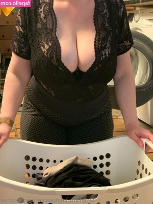 soccermomxxxfree - Swipe to the end to see what my neighbors deal with 24 7   