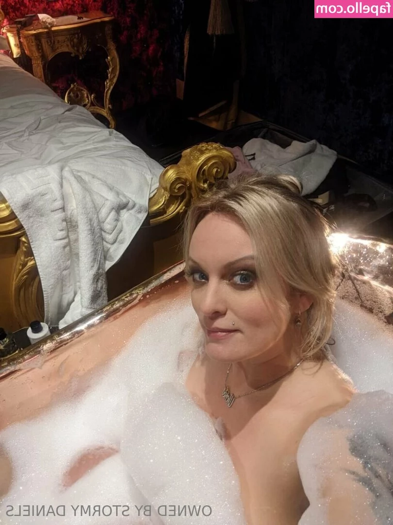 stormydaniels - Sometimes less is more, i have to remember to keep it simple photo by