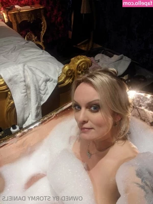 stormydaniels - Sometimes less is more, i have to remember to keep it simple photo by