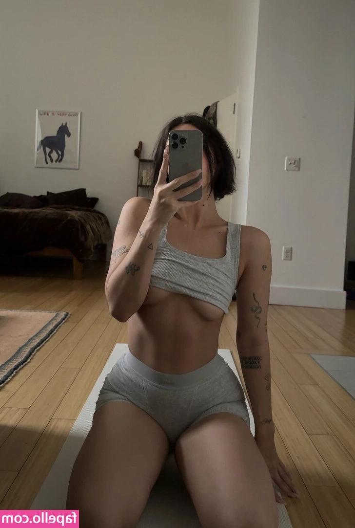 HoneyDiscord - Restul setului de poze e pe pagina premium @tannyia