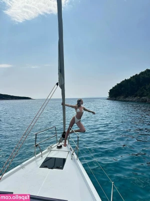Daisy Anderson [ daisy-anderson ] - Don't be shy to tell me babe ;)
