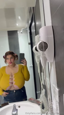 danielapereiraof21 - Con el calor que hace solo apetece desnudarse