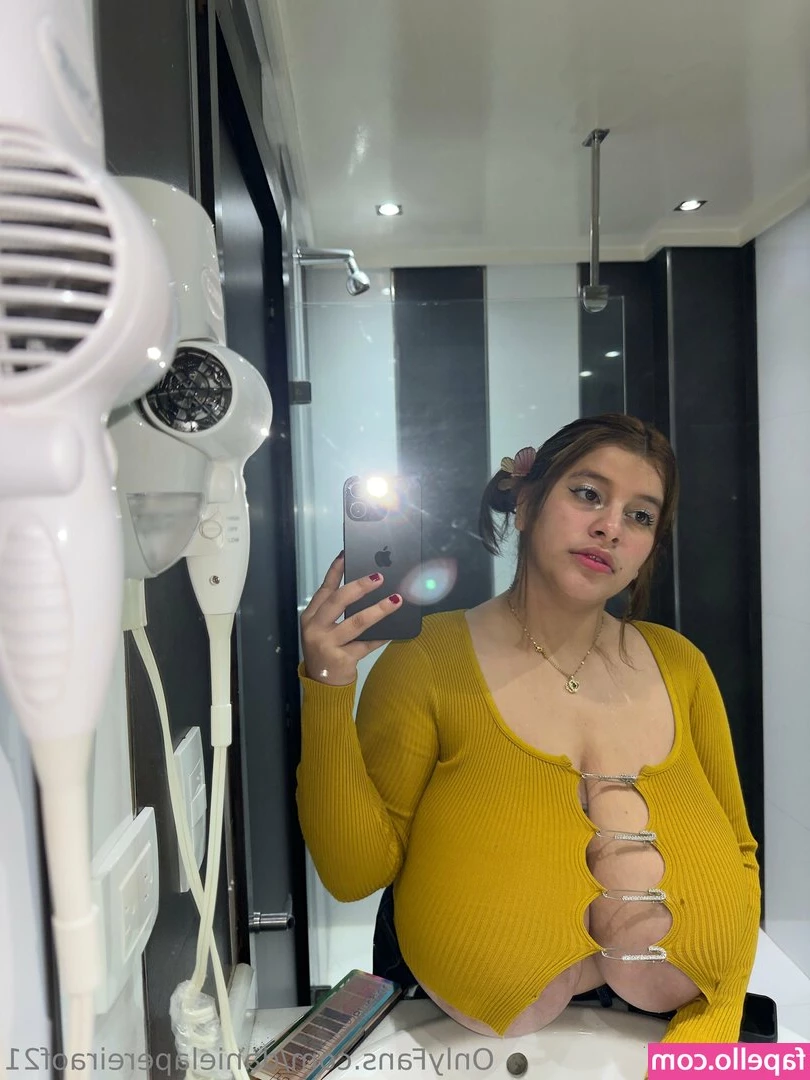 danielapereiraof21 - Peekaboo  I see you