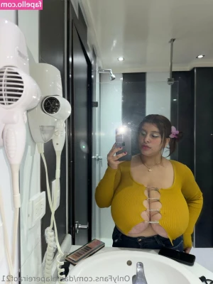 danielapereiraof21 - By my outfit, it's clear who the queen is, don't you agree? 👑😈