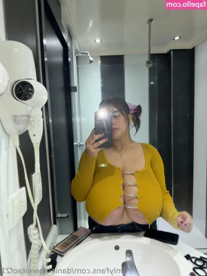 danielapereiraof21 - Enjoy this cheeky lil video  I m in a thong and sports bra  moving