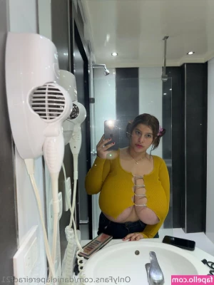 danielapereiraof21 - Rose petals and rose quartz  attracting love