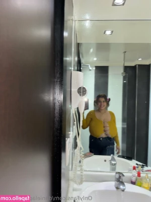 danielapereiraof21 - Do you like my little post-workout strip tease