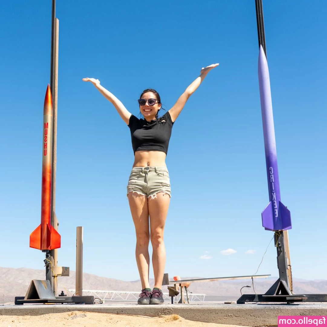 Xyla Foxlin [ xyla-foxlin ] - The answers to the universe are between my pretty brown thighs