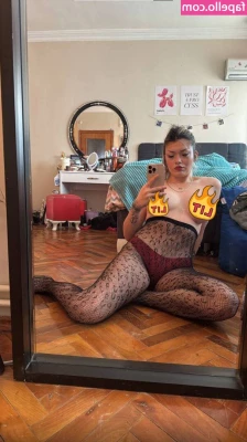 Simge Barankoğlu [ simge-barankolu ] - Good morning!! Happy Titty Tuesday!