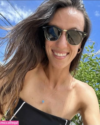 TheNomadicMovement - 🤭 Can i do this in your face?