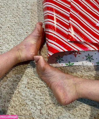 enticing_soles [ enticing-soles ] - Photoset from my "Hardcore Squashing with my Slave" video 😍 I had