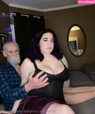 starrynightlovers - More of my behind 😋😈