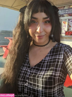 demon_teef [ demon-teef ] - Need a hand here  can you please help me