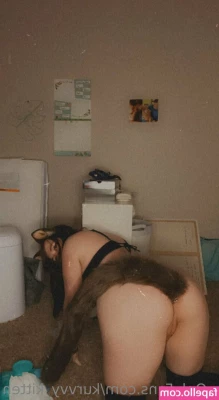 kurvvy_kitten [ kurvvy-kitten ] - it’s been so hot lately 😫