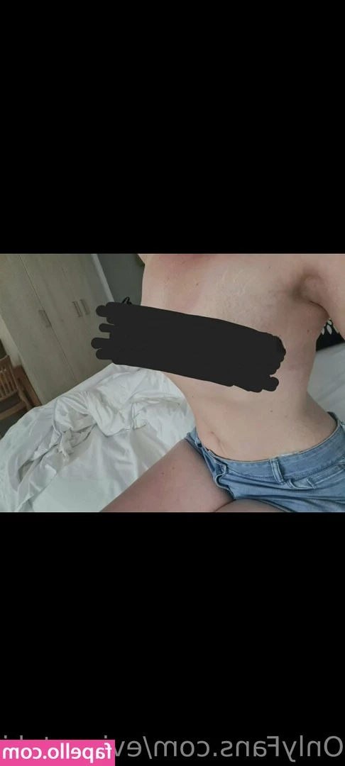 eviegetskinky - POV  I catch you staring at my ass while I pick out my clothes for