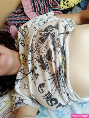 linacamposanto - Today's "everyday beauty" look, tip this post and guess! Panties or