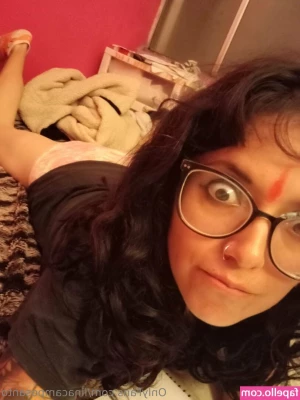 linacamposanto - Já imaginou eu sentada assim no banquinho e você socando no meu