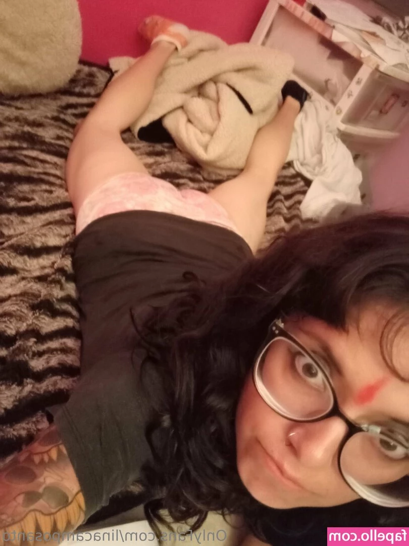 linacamposanto - Shaking and tweaking my arse in doggy   naked     Slapping my arse so
