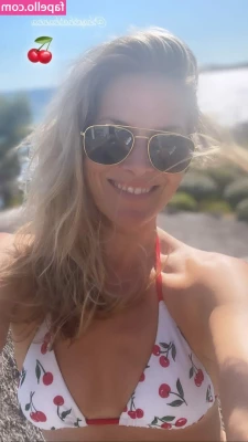 Ali Larter [ ali-larter ] - Can i serve you some boobs on a plate