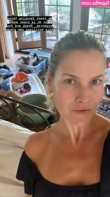 Ali Larter [ ali-larter ] - mirror selfie   got some exciting operations soon so gwt hyped yall