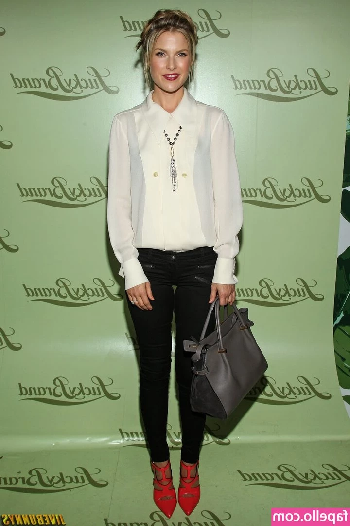 Ali Larter [ ali-larter ] - When OF says you need to make a post like they re your boss and you