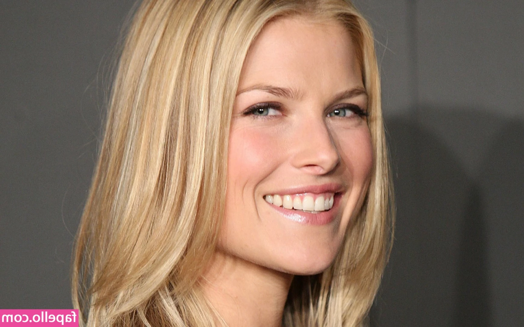 Ali Larter [ ali-larter ] - do you like my nails