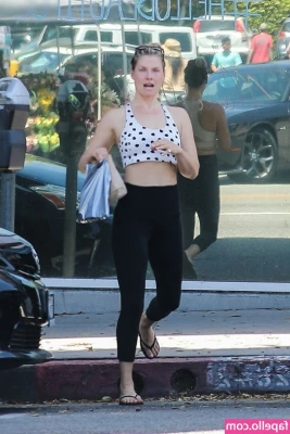 Ali Larter [ ali-larter ] - Good morning,come and play with these puppies