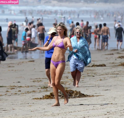 Ali Larter [ ali-larter ] - help me out and take it off for me 😳