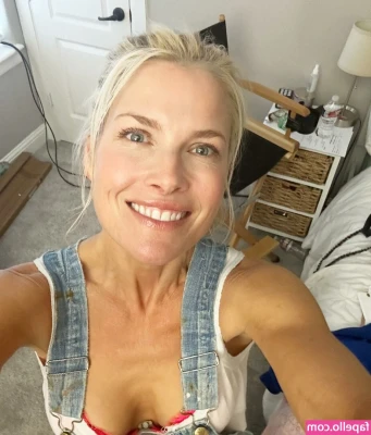 Ali Larter [ ali-larter ] - Lemme cheer you up this hump day!