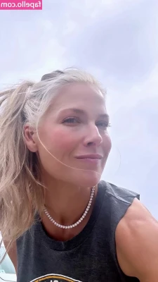 Ali Larter [ ali-larter ] - HAPPY EASTER FROM YOUR EASTER BUNNY 🐰