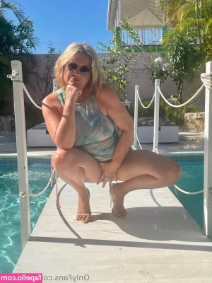 LJHotwife - I think I need a full time assistant just to get dressed