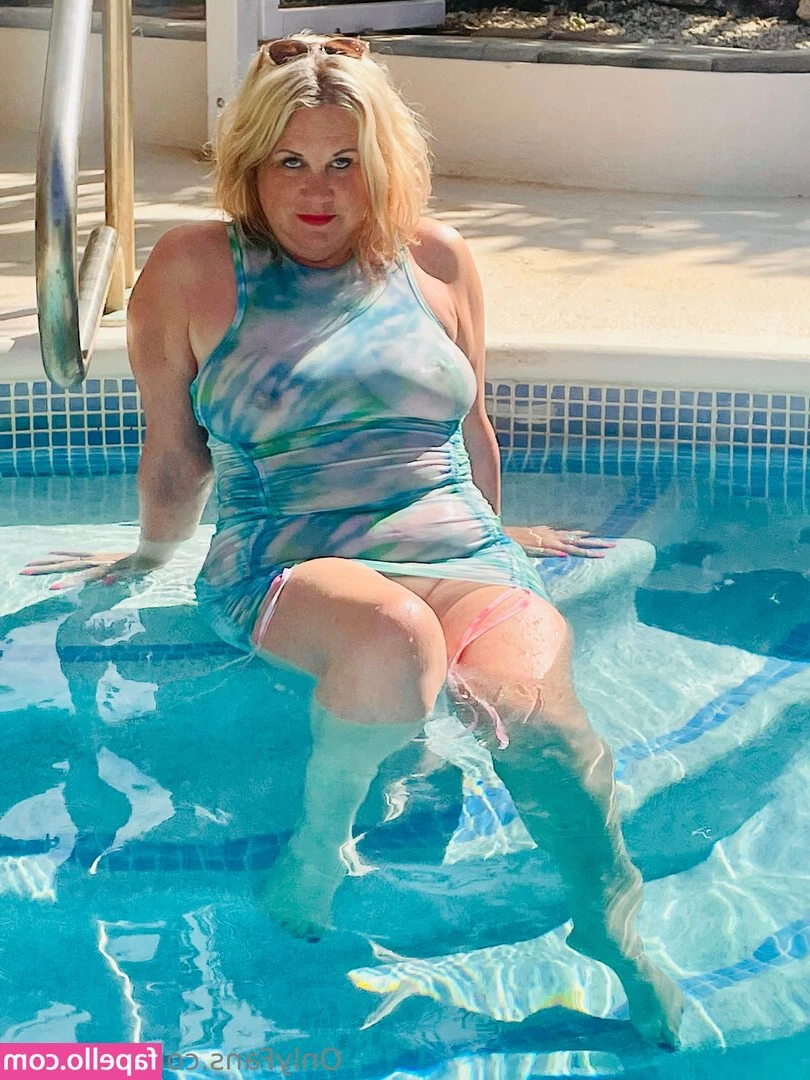 LJHotwife - Hey  my sensual friends   I m thinking about mixing things up a bit 